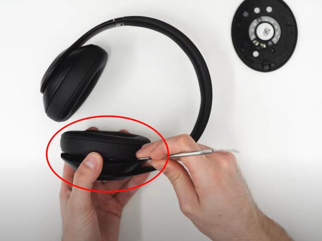 Quitar las almohadillas de los auriculares Beats (De: Youtube/Joe's Gaming & Electronics)