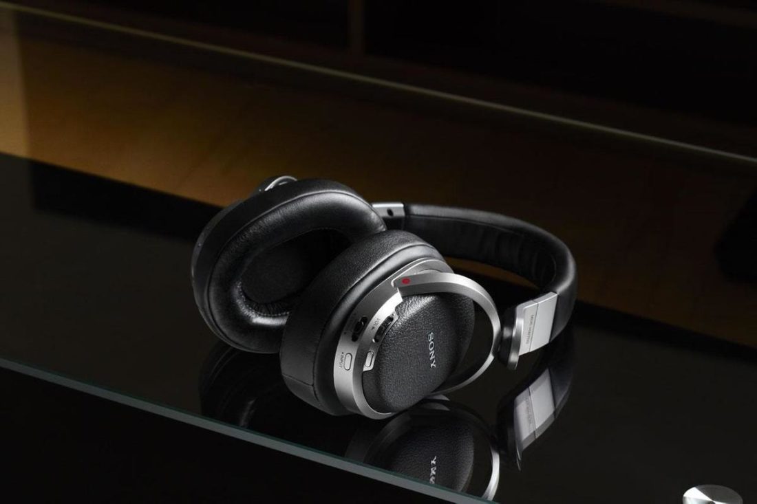 Auriculares inalámbricos Sony MDR-HW700DS (De:Sony).