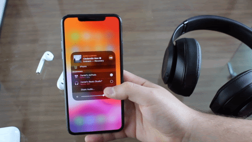 Compartir el audio con los auriculares Beats. (De: YouTube/Daniel About Tech)