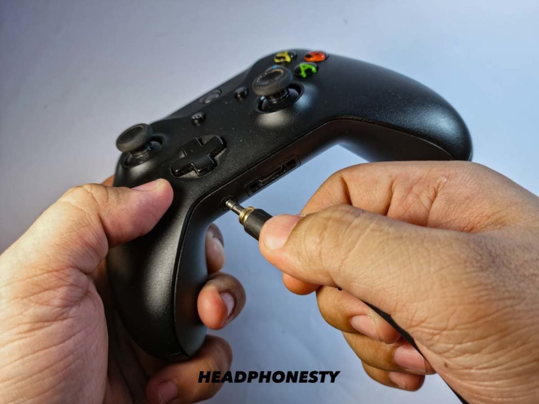 Conectar los auriculares de juego al mando de la Xbox One