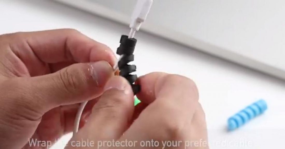 Enrollar el protector de cable alrededor del cable deshilachado (De: JetecOnline Amazon)