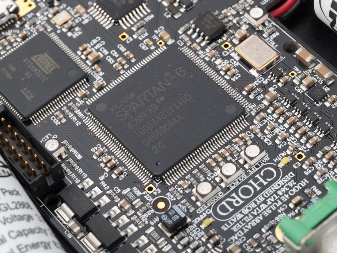 El chip Spartan 6 FPGA dentro del Chord Hugo. (De: eng.soomal.com)